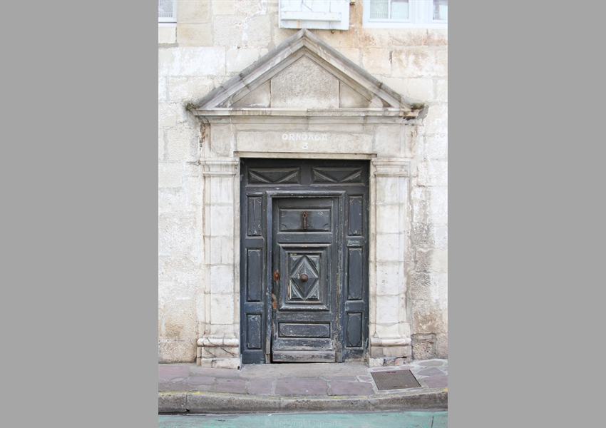 Vielle porte à St Jean de Luz